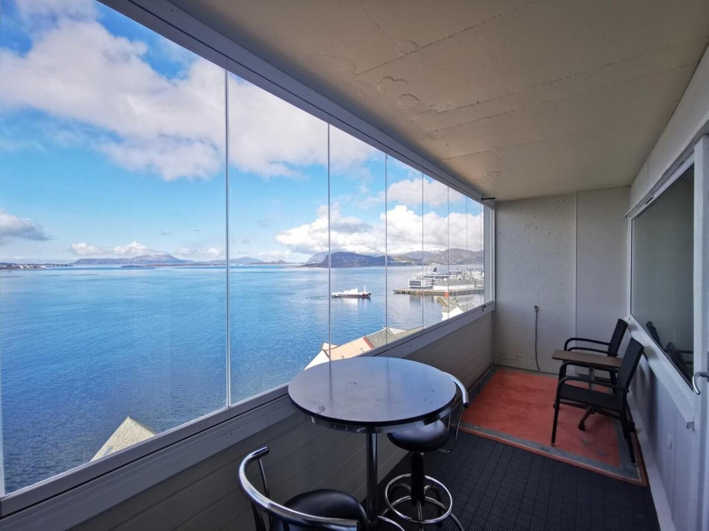 Apartment Close To The City Center With Sea View Ålesund Eksteriør bilde