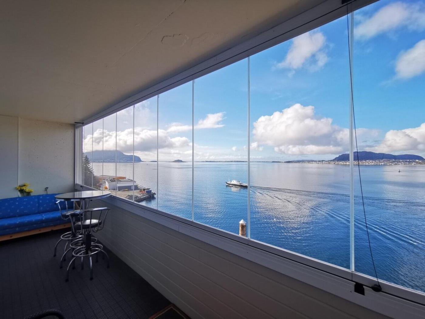 Apartment Close To The City Center With Sea View Ålesund Eksteriør bilde